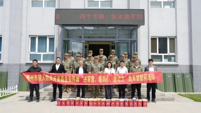 真情跨越六千里，星空体育·(中国)官方网站赴新疆慰问泰州籍官兵